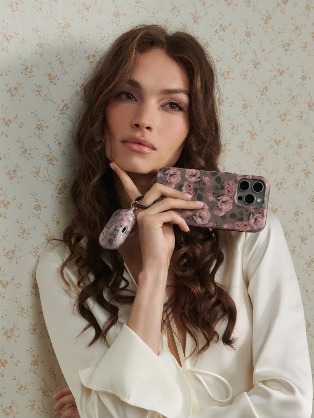 Burga Vintage Glamour - iPhone 15 Plus Case - Picture 4 of 8